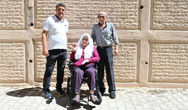 Ayten teyze akülü tekerlekli sandalye ile hayata yeni bir adım attı