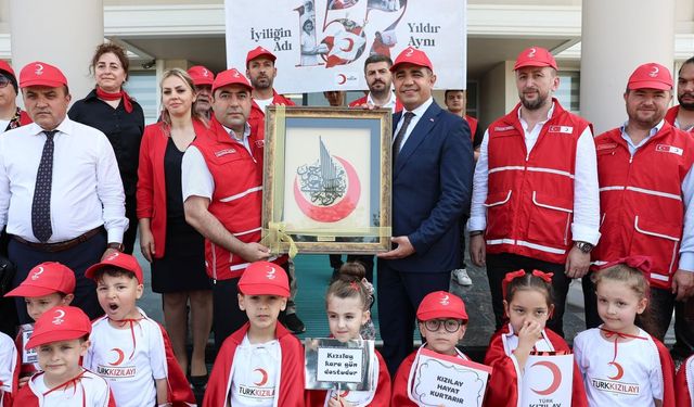 Düzce Valisi Aslan’a Kızılay’dan anlamlı tablo