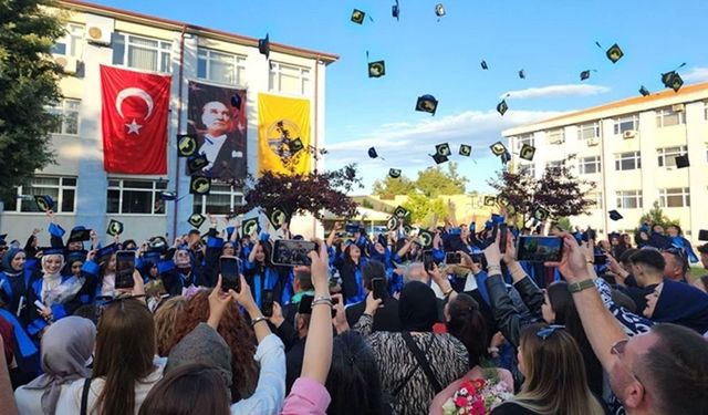 Edirne Keşan MYO'da mezuniyet coşkusu