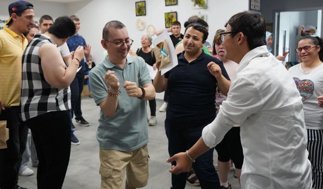 Engelsiz Yaşam Merkezi’nde karne heyecanı