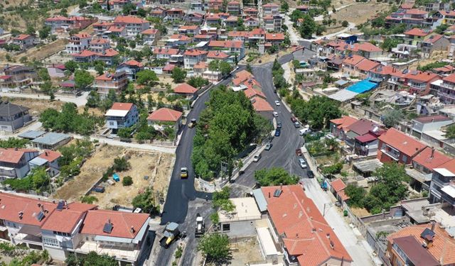 Isparta Valisi Erin, Uluğbey köyü'ndeki asfalt çalışmalarını yerinde inceledi