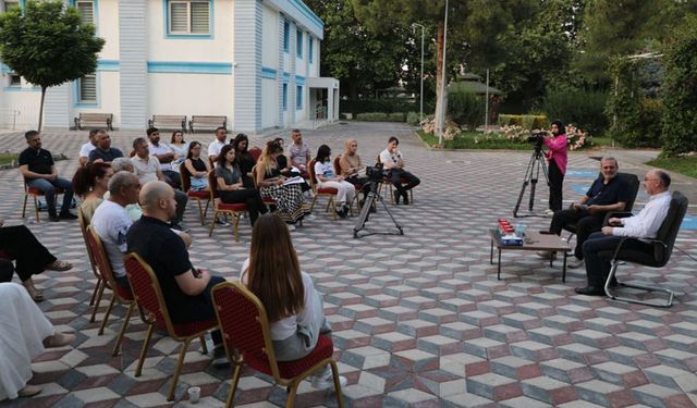 ISUBÜ'de "Bilim Kafe" söyleşi serisinin ilki gerçekleştirildi