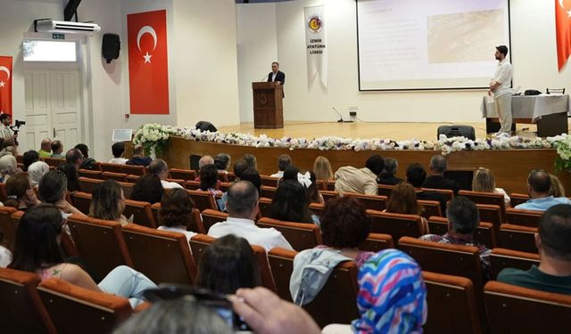 İzmir’de öğretmenlere yapay zekâ eğitimi