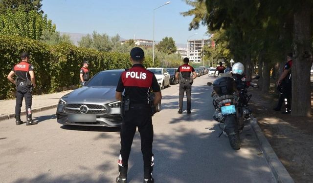 İzmir'de Suçluya Geçit Yok: 26 Yıl Hapis Cezalı İstismar Zanlısı Yakalandı!