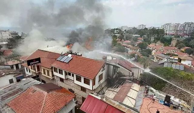Kaleiçi’nde yine yangın: Tarihi doku tehdit altında