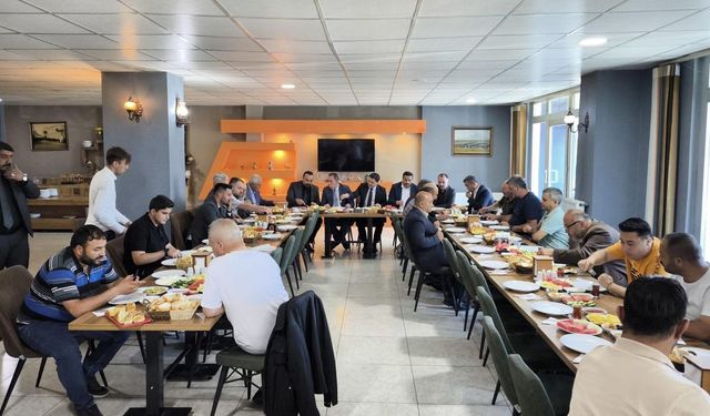 Kars Belediye Başkanı Ötügen Senger Basın mensuplarıyla bir araya geldi
