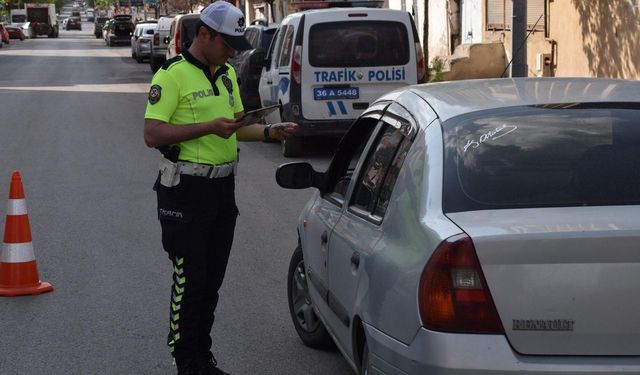 Kars Emniyetinden trafik uyarısı: "Yolun sonu ailemiz ve evimiz olsun"