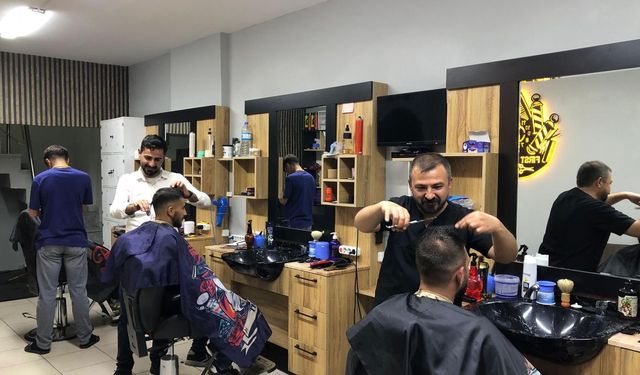 Kars’ta berberlerde bayram yoğunluğu: Randevusuz müşteri alınmıyor