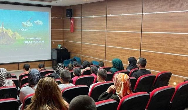Kars’ta çocuklara yönelik ailenin önemini anlatan sinema gösterimi düzenlendi