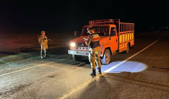 Kars’ta Düzensiz Göçle Mücadele Kapsamında Huzur ve Güven Uygulaması Yapıldı: 15 Şahıs Yakalandı