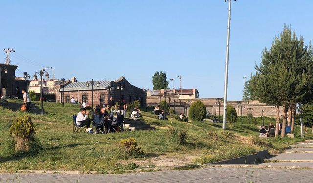 Kars'ta hafta sonu ve bayram tatilinde piknik keyfi