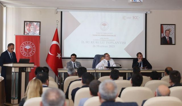 Kars’ta İl Su Kurulu Toplantısında Tarım Müdürü Enver Aydın, sunum gerçekleştirdi