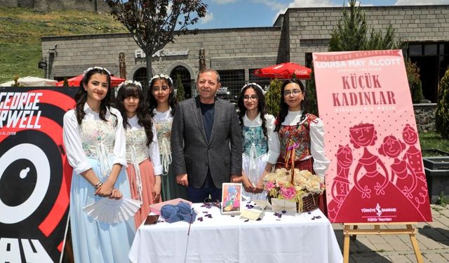 Kars'ta roman kahramanları canlandı: Vali Ziya Polat etkinliğe katıldı