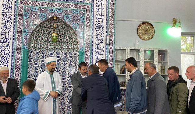 Kaymakam Muhammed Burak Akköz, Arpaçay halkıyla bayram namazında buluştu