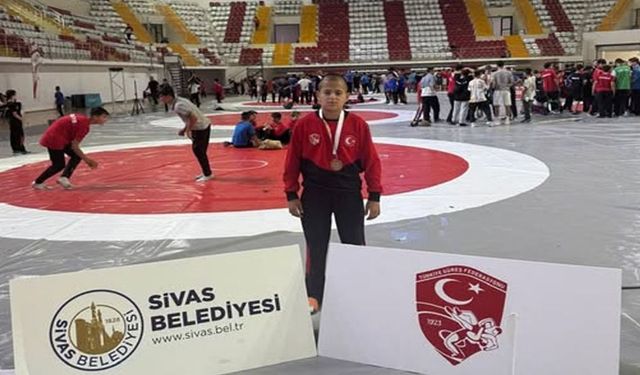 Minik Pehlivan Şaban Eymen Türkiye üçüncüsü oldu