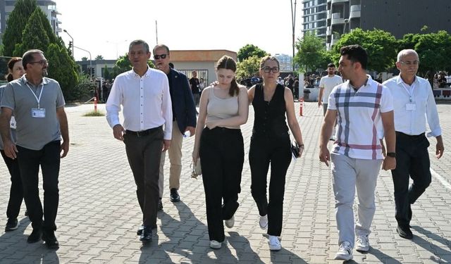 Özgür Özel, Ferdi Zeyrek'in kızını YKS'de yalnız bırakmadı