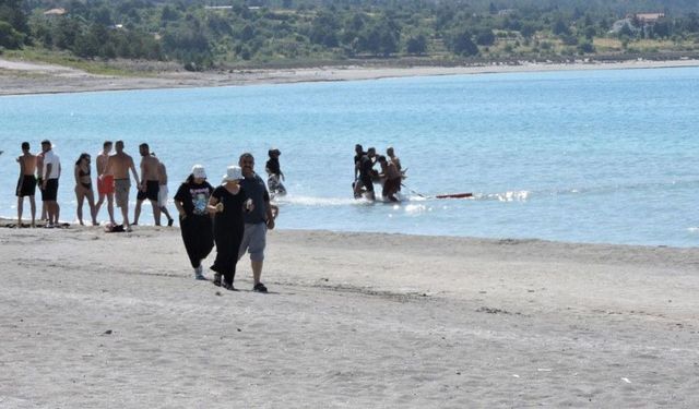 Salda Gölü’nde can pazarı: 17 yaşındaki genç kız ölümden döndü