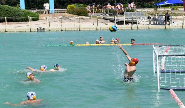 Spor ve eğlence Osmangazi'de Su topu Festivali'nde birleşti