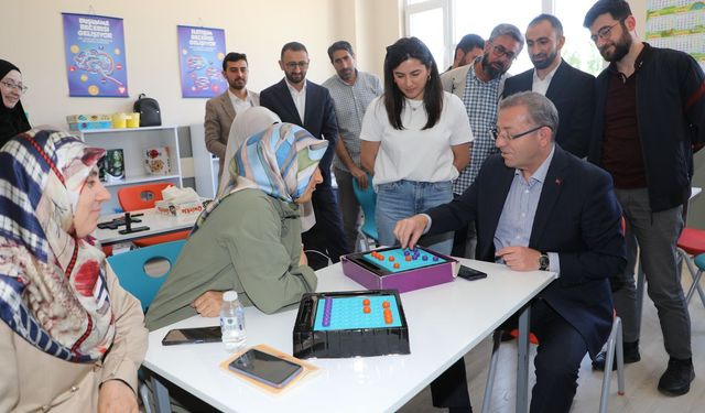 Vali Ziya Polat, Akıl ve Zeka Oyunları Kursu’nu ziyaret etti