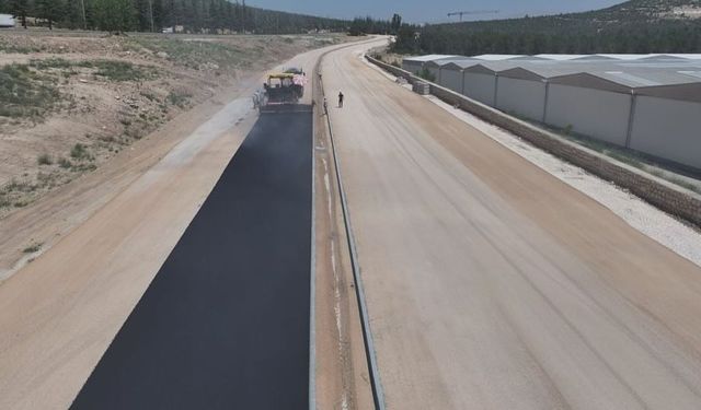 1002 TOKİ yeni bağlantı yolu asfaltlanıyor