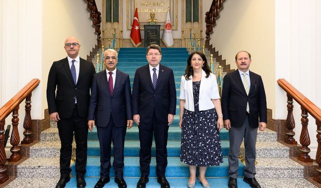 Adalet Bakanı Tunç, DEM parti heyetiyle görüştü