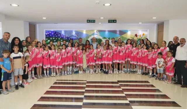 Başkan Çiftçi, minik basketbolcularla bir araya geldi