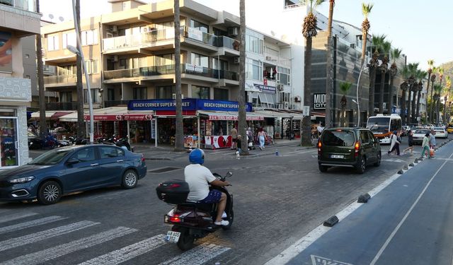 Burada araçlar da yayalar da şaşkın