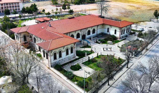 Hitit Kraliyetinden 4 kuşaklık miras: İspekçir Steli Sivas'ta sergileniyor