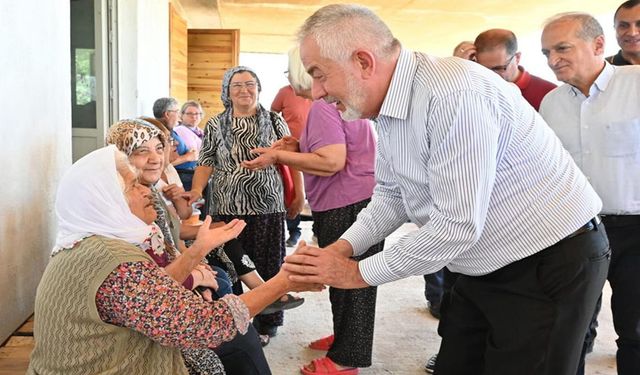 Isparta'da aşure etikinliği: “Başkanımız gönül sofrasında bizi hiç yalnız bırakmıyor”