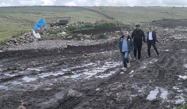 Kars DSİ 24. Bölge Müdürü Serdar Kotan, taşkınlardan etkilenen köylerde incelemelerde bulundu
