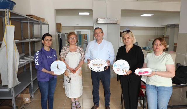 Kars Valisi Ziya Polat, Halk Eğitim Merkezi'ndeki kursiyerlerle buluştu