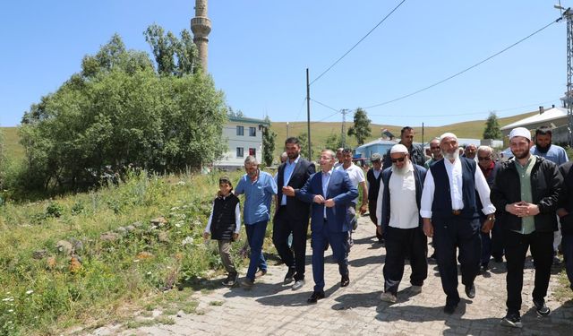Kars Valisi Ziya Polat, Karaçoban köyü’nde vatandaşlarla buluştu
