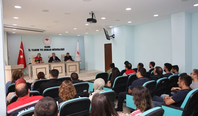 Kars'ta Hayvan Hastalıklarıyla Mücadele Bilgilendirme toplantısı yapıldı