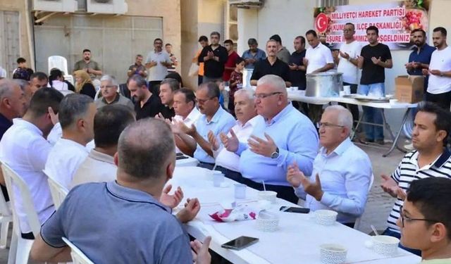 MHP Kumluca İlçe Başkanlığı’ndan aşure ikramı: Birlik ve beraberlik mesajı