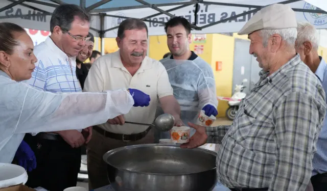 Milas Belediyesi vatandaşlara aşure ikram etti