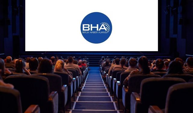 Sinemalarda bu hafta: Rihanna’lı “Şirinler” ve “Ben Efsaneyim” geri döndü!