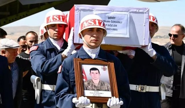 Sözleşmeli Er Özkanlı için Aksaray'da tören
