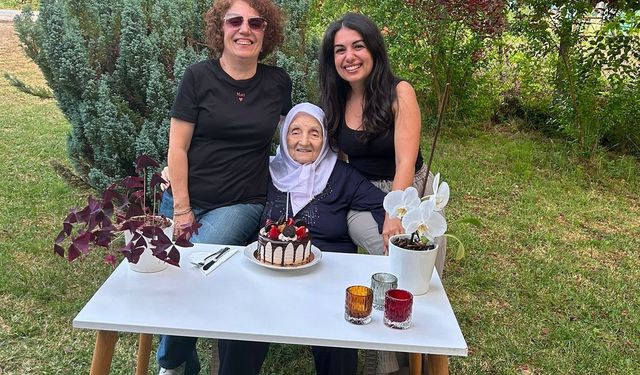 Torun Elif’ten anneanne’ye 93'üncü yaşgünü sürprizi