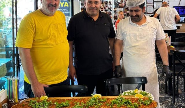 Veli Usta’dan dev hamle: 104 cm’lik lahmacunla rekora koşuyor