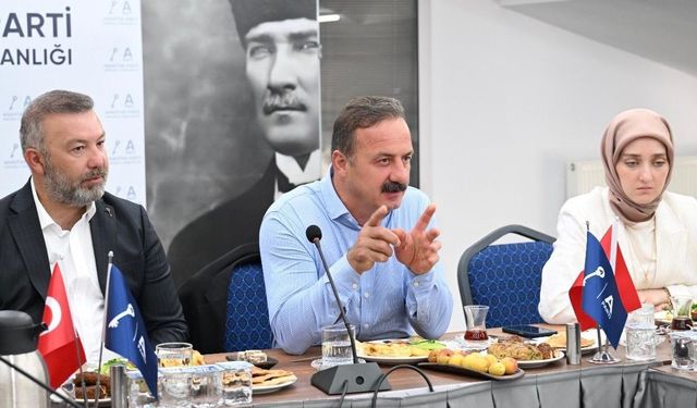 Yavuz Ağıralioğlu avukatlarla buluştu: Gündemde anayasa değişikliği vardı