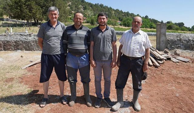 Yenitepe köyünün yıkık mezarlık duvarı yenilendi