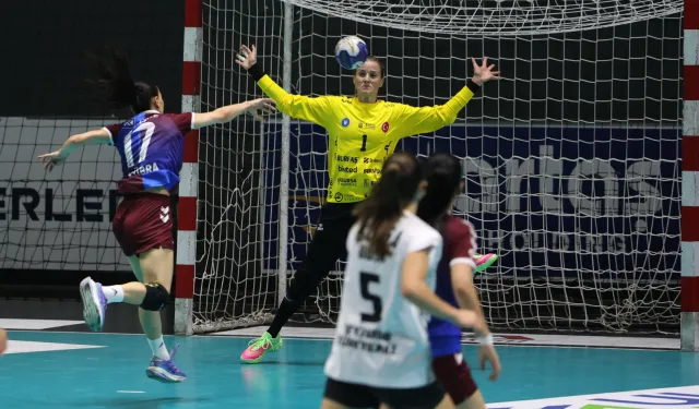 Bursa Büyükşehir'in kadın hentbolcuları finalde