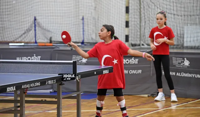 Minik raketler Bursa Osmangazi'de kıyasıya mücadele etti