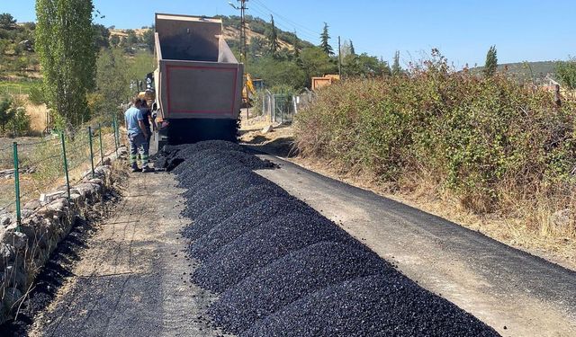 Ankara Güdül’de yol bakım ve asfalt çalışmaları sürüyor