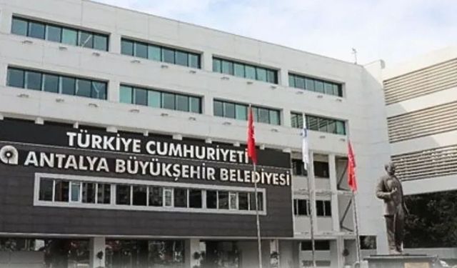 Antalya Büyükşehir Belediyesi'nde rüşvet ve yolsuzluk soruşturmasında 8 tutuklama
