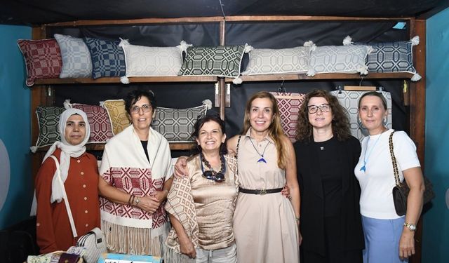 Ayvalık’ta Kadın Emeği Çarşısı’na yoğun ilgi