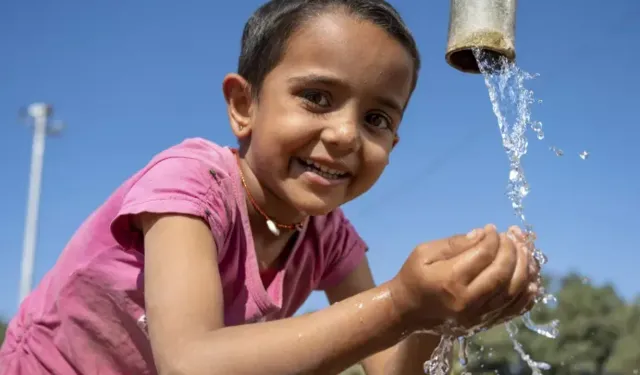DSÖ ve UNICEF: Dünyada her 4 kişiden 1’i güvenli içme suyuna ulaşamıyor
