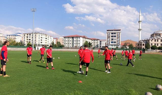 Kars 36 Spor, Emir Barlas koordinesinde ilk antrenmanına çıktı