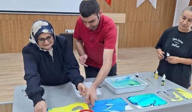 Kars'ta ebru sanatı veli katılım etkinliği ile renklendi