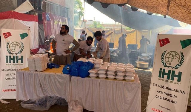 Pakistan’daki sel mağdurlarına yardım ulaştırıldı